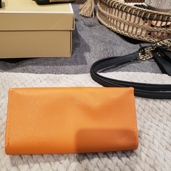 Tory Burch orange eyeglass case - Picture 5 of 5